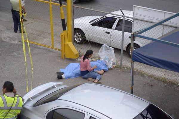 Freedom4VenzNOW's tweet photo. en #CHUAO hay un MODULO de @PoliBaruta donde los policias se la pasan echandose AIRE, a 500 mts de un asesinato http://t.co/MdsCbkfhnk