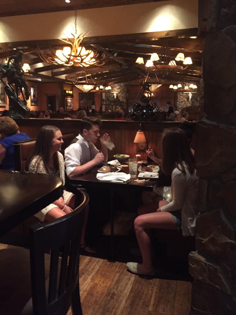 mistyanndonoho's tweet photo. Don't bet these girls anything... Crashing a prom date @ Longhorn! #anythingformoney #fromstrangerstofriends http://t.co/1KPUK59fBF