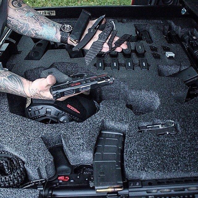 JSilkstone's tweet photo. When in doubt rock guns out. Love this setup. #glock #hk #416 #assaultrifle #combat #combatgear #tactical #rollingd… http://t.co/dz7erht8ox