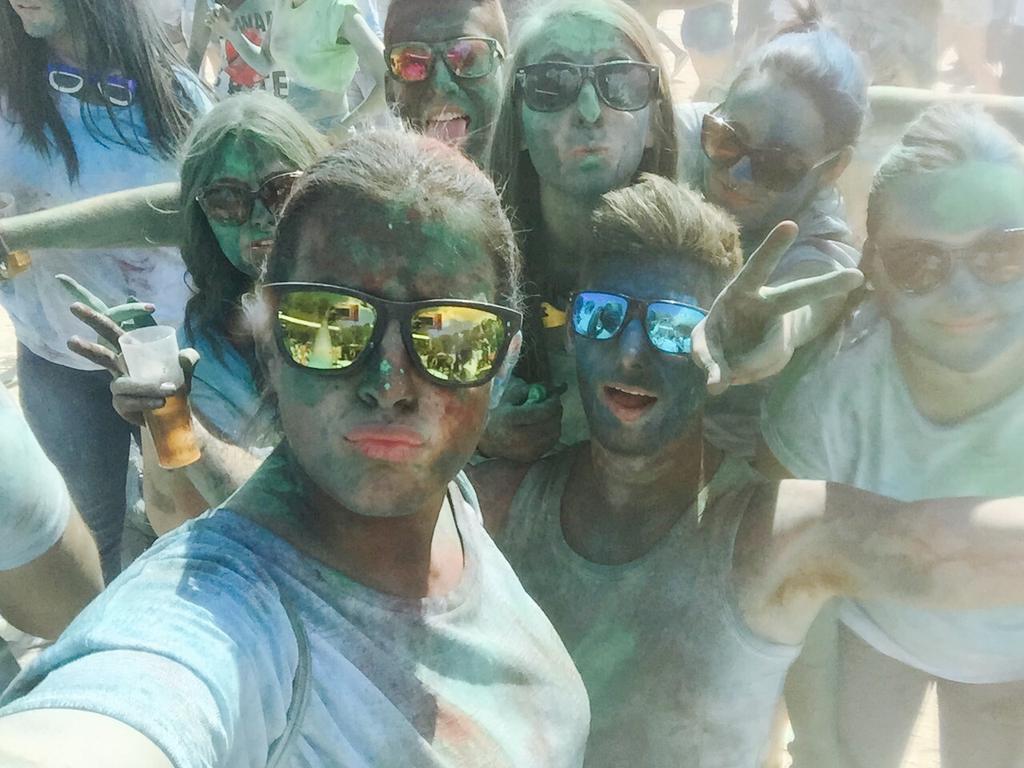 Pomares94's tweet photo. Vaya festivalazo!! Muy🔝🔝🔝😁😁 @Holidaypicaros http://t.co/vmB69UeceD