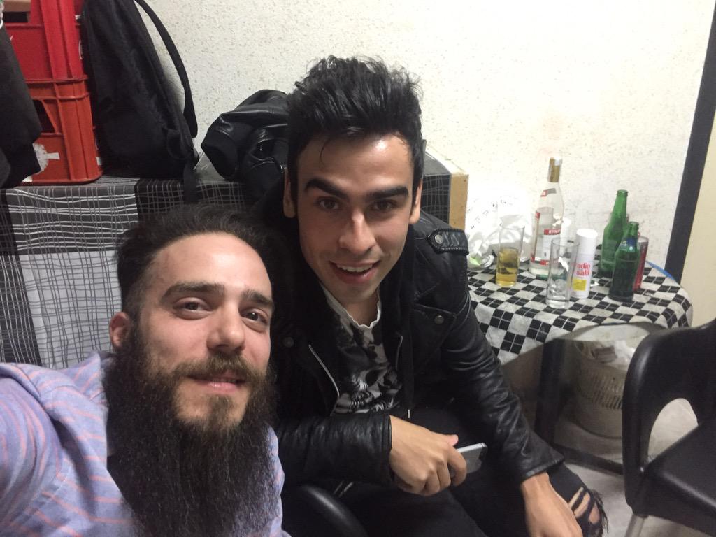 Pues aquí estamos, yo y mi resaca mundial con <a href="/alexandersom/">Alexander Som</a> y el camerino de la puta y jodida <a href="/rebelbingoSpain/">Rebel Bingo España</a>