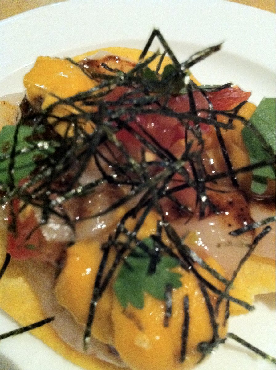 Who says Hong Kong can’t do great Mexican? Spectacular Ceviche w/ uni <a href="/ChinoHK/">CHINO HK</a> : &amp; they make a mean margarita too;)