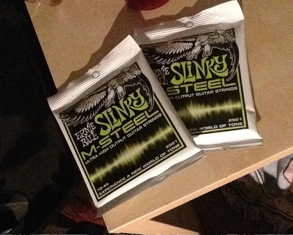 Danielobrixn's tweet photo. Nothing greater to come home to 🙌 @ernieball #msteel http://t.co/rdl2IDcUcr