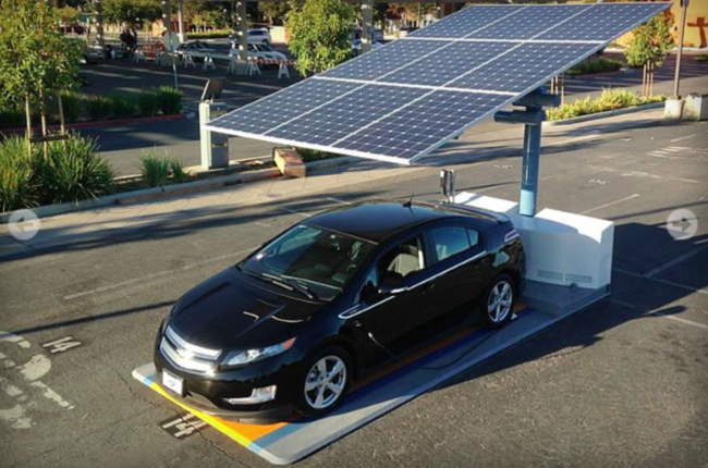 xataka's tweet photo. Las estaciones de recarga para coches eléctricos se vuelven solares, móviles y gratuitas http://t.co/w6teOAASHj http://t.co/HZRlIznvf0