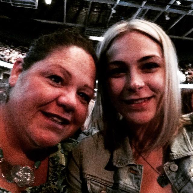 ForksandFashion's tweet photo. Long Island Medium Threasa Caputo. #longilandmedium #night out #thisoneisforyouDad http://t.co/M3YJtFyElg http://t.co/5ZQisoAa5V