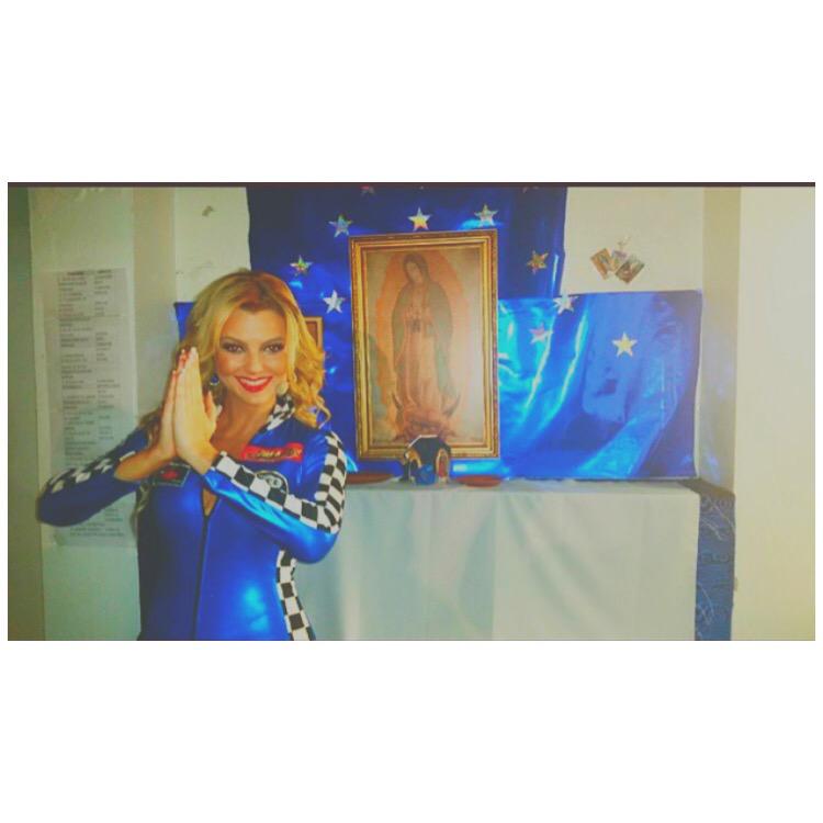 carmenxcarocali's tweet photo. Virgencita te pedimos que todo este saliendo bien en este #GranEstreno❤️🙏🏼 Y mil Bendicones para @MarjoDSousa💖 #STQB http://t.co/dqpkdeECL2