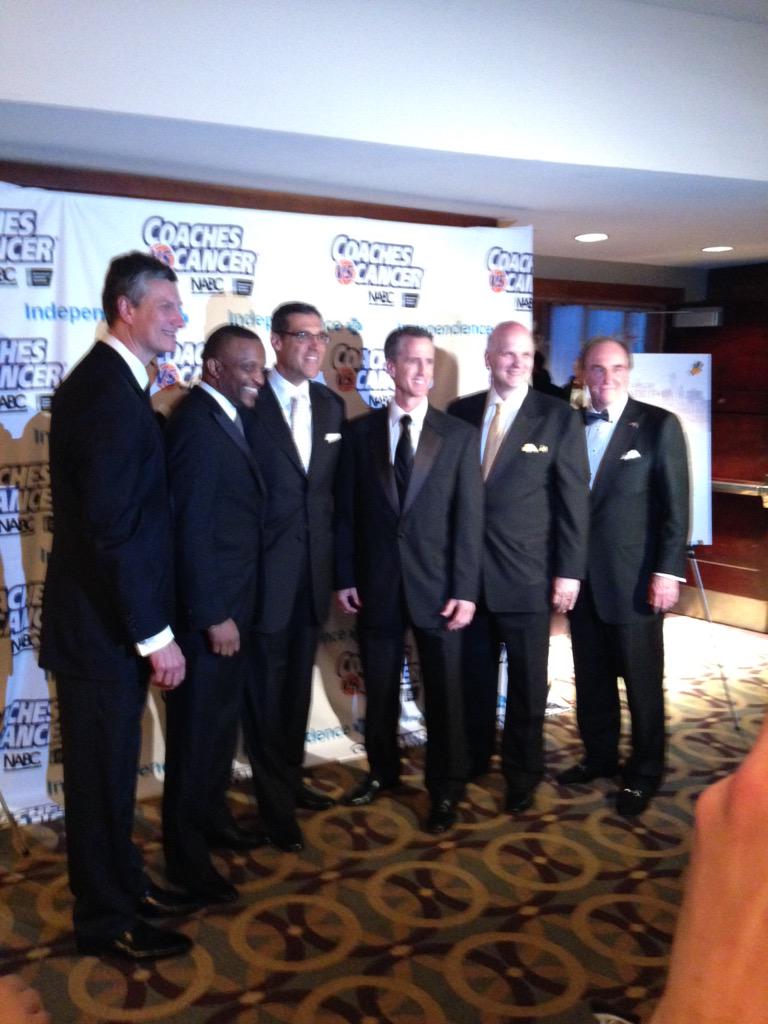 iPlayBookHoops's tweet photo. City 6 coaches getting together for a picture @CoachesvsCancer #CVCphilly http://t.co/4VftJDB4fK