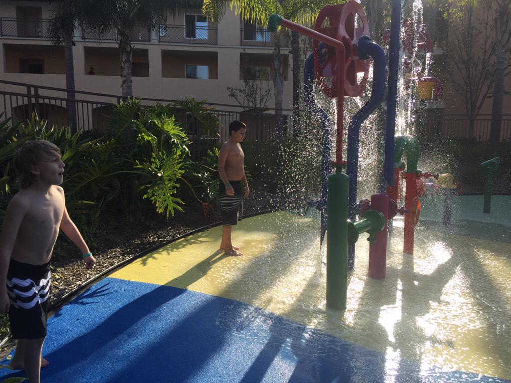 4theboys's tweet photo. Get back from beach & these fish want more water #TimeAwayTimeTogether #GPRgrandstay #ResorTime #hosted @resortime http://t.co/3OqkN8MSqz