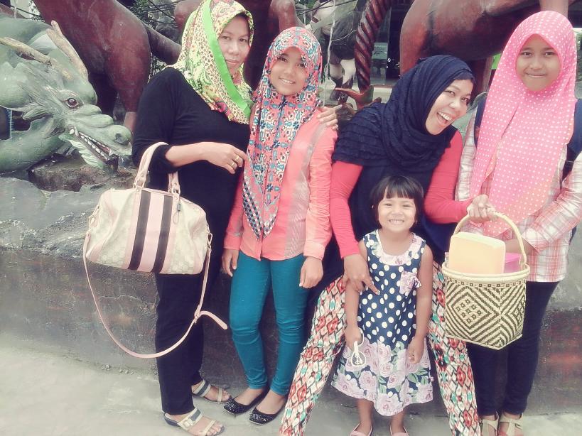 itorus_wawa's tweet photo. Ini waktu liburan tahun baru kemarenn @indrifhrfebrina 
Tanpa ada @oktaviaazhrika http://t.co/1gmvcCgGyo