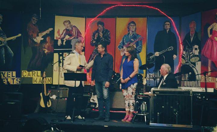 TheMarkCollie's tweet image. #MarkCollie received a #KeyToTheCity here in #JacksonTennessee how cool!!!