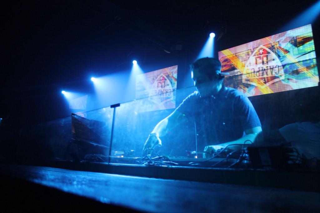 Dope shot from my set at Encore in Tallahassee. S/O to <a href="/SOLREPUBLIC/">SOL REPUBLIC</a> <a href="/Tinder/">Tinder</a> <a href="/campusDJ/">Campus DJ</a> #UCF