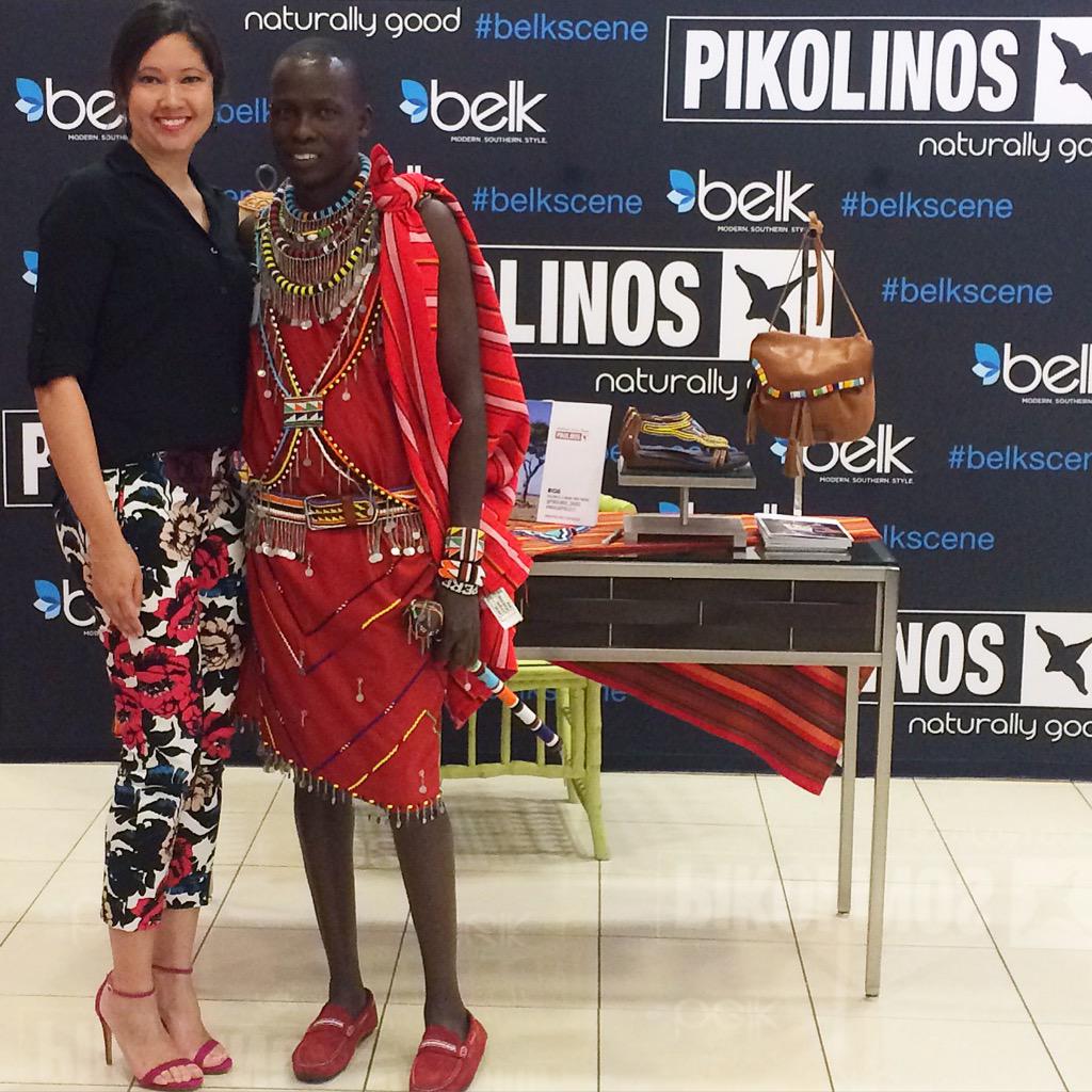 vanessainbham's tweet image. met leader of Maasai tribe today! Doing great things with @Pikolinos_Shoes @belk  #maasaiproject #belkscene #pikolino