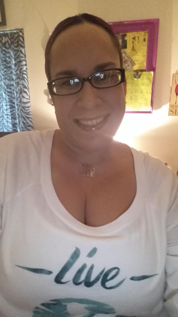 JMMeeks1's tweet photo. #nomakeuptoday #torridinsider #torridfashion #RockenRecovery http://t.co/NJq0KWnuqU