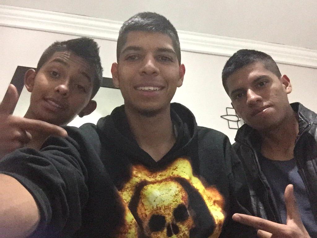 sakerLR17's tweet photo. La retaaaaaa de gears ✌️😎 http://t.co/cEw1ieABWV