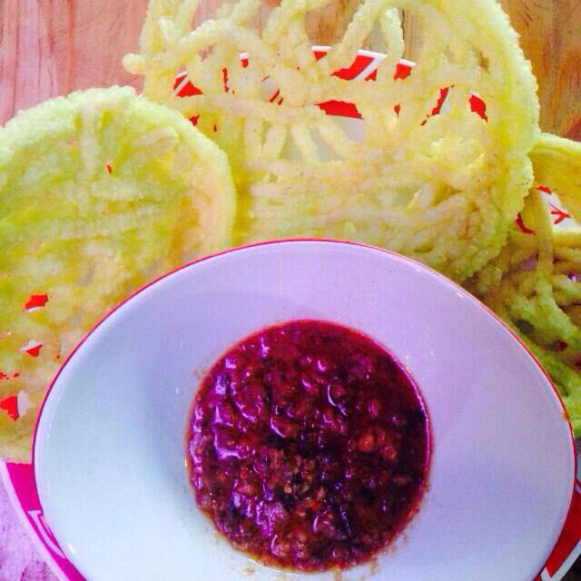 Pertama nih di <a href="/InfobdgKitchen/">Infobdg Kitchen</a> kita nyobain Mie Kerupuk Anclom yg kriuk bgt!! Cuma 9k loh~ #HOTHITS