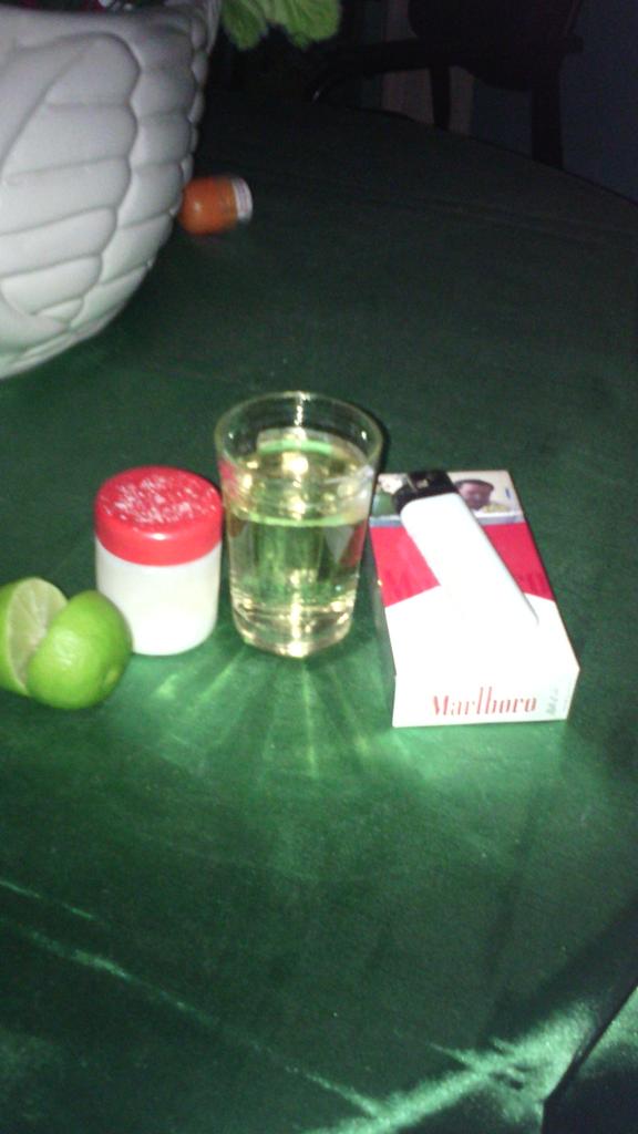 Amoree__Mio's tweet photo. A falta de amor, un rico tequila siempre me acompaña... Salud!! http://t.co/pBpvHFXDEe