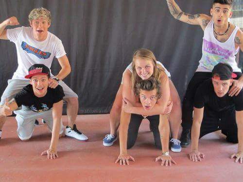 iamleaxx93's tweet photo. MEET AND GREET GOALS http://t.co/PjAbT6YGQH