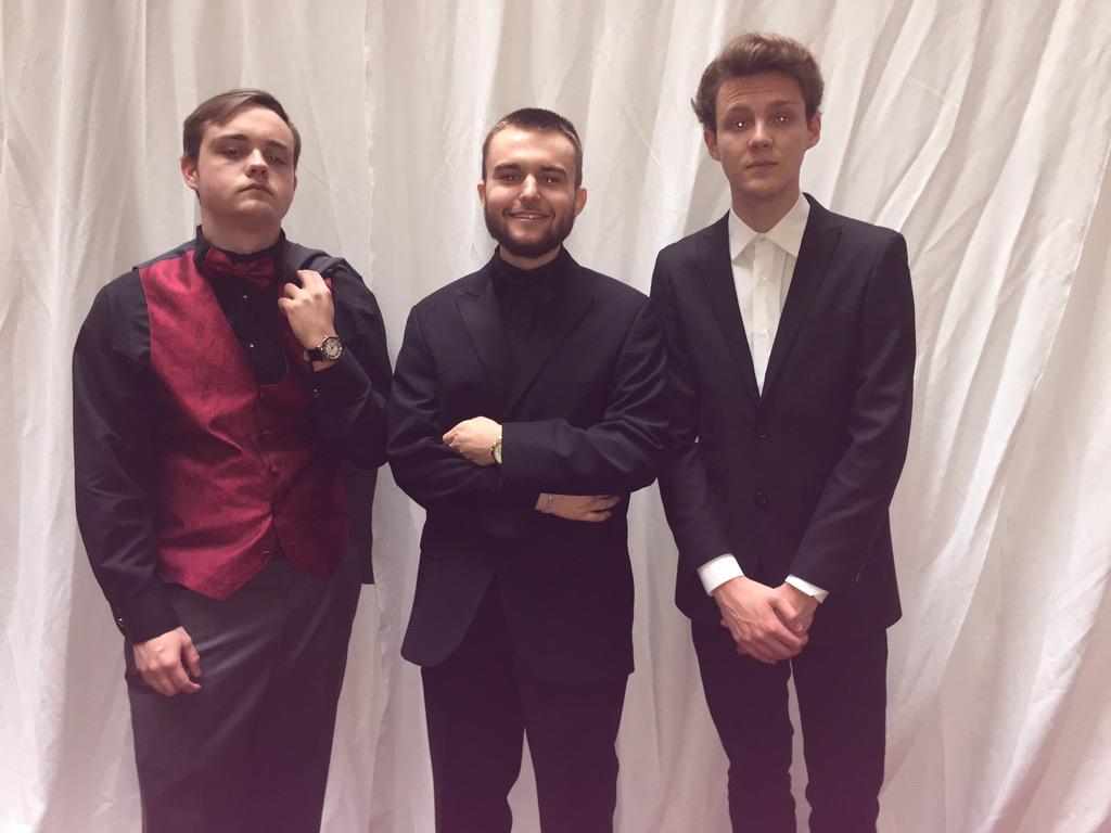 jokarpinske's tweet photo. @TCAL__OG @spencerandreson @FlowJoek #freshteens http://t.co/asZr8njBj7