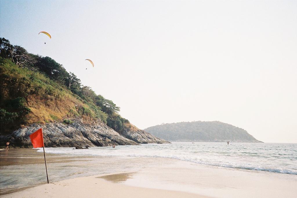 paleepats_'s tweet photo. ทะเลภูเก็ตยามเย็นเวอร์ชันกล้องฟิล์ม LC-A+ / Kodak ProImage 100 #ReviewPhuket ⛵🌊🌴🍹 http://t.co/FKlwCvN4vf