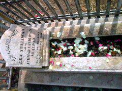 Mengenang hari meninggalnya Ayah
anakmu selalu mendoakan mu Love you ayah :(:*