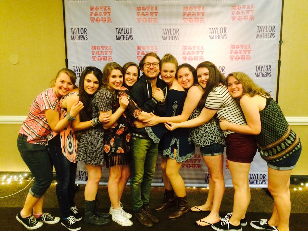 R5Atlanta's tweet photo. day two with these cuties💕🌸🔥 http://t.co/dHa8i5sE5O