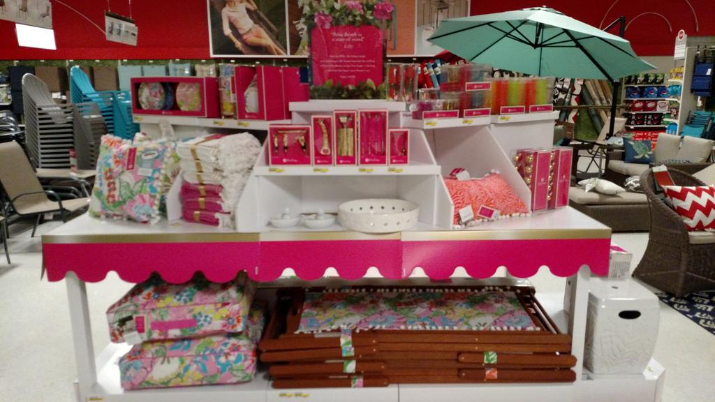 dmoebakken's tweet photo. @JaimeLenczewski @OliviaMatenaer @wochnick @benedictbking Lilly Pulitzer set and ready for big sales at T904 http://t.co/o5h9WwuLoi