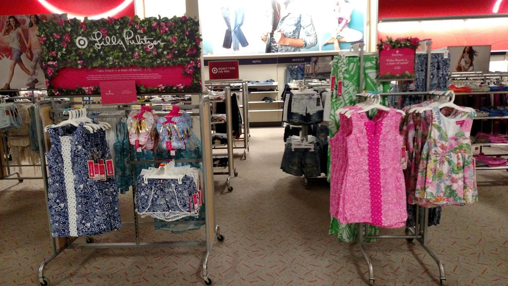 dmoebakken's tweet photo. @JaimeLenczewski @OliviaMatenaer @wochnick @benedictbking Lilly Pulitzer set and ready for big sales at T904 http://t.co/o5h9WwuLoi