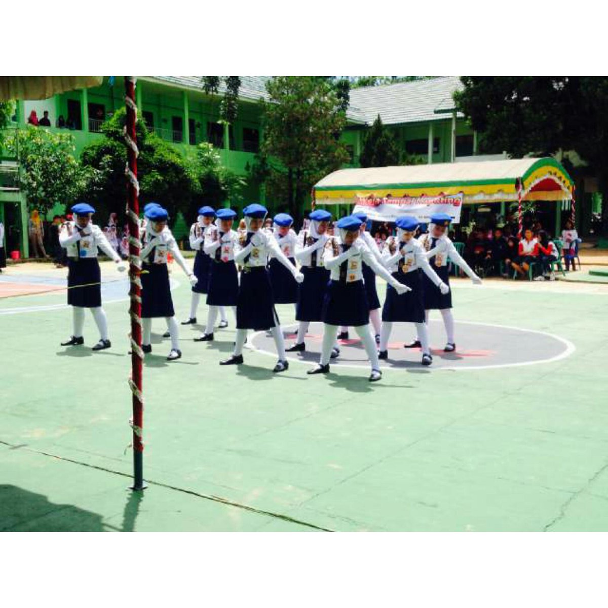 kali ini penampilan dengan no urut 26 yaitu peserta dari SMP Negeri 4 Martapura.GOOD LUCK !! 👏 #MOSCOWofSMAMApartIII