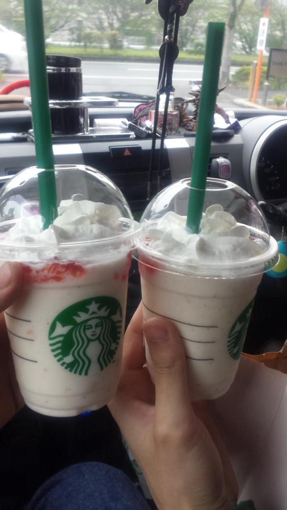 kmtcabc's tweet photo. 男二人でフラペチーノどやっ http://t.co/YPxcaRu9yz