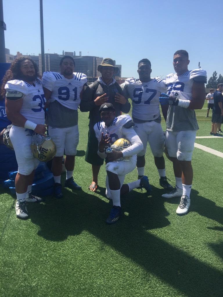 Pac12Recruits's tweet photo. 4* DT Boss Tagaloa with UCLA D-Line! Could he possibly be joining the unit? http://t.co/FdQ8mP88pb http://t.co/8Wok4n38Sc