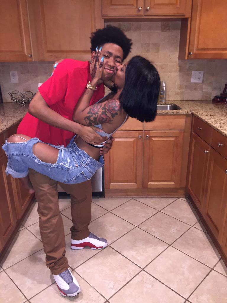 TheKenFolk's tweet photo. A "man" will always treat his lady with respect and consistently show her off to the world. 😌❤️💍👫 http://t.co/BbUh2N68AF