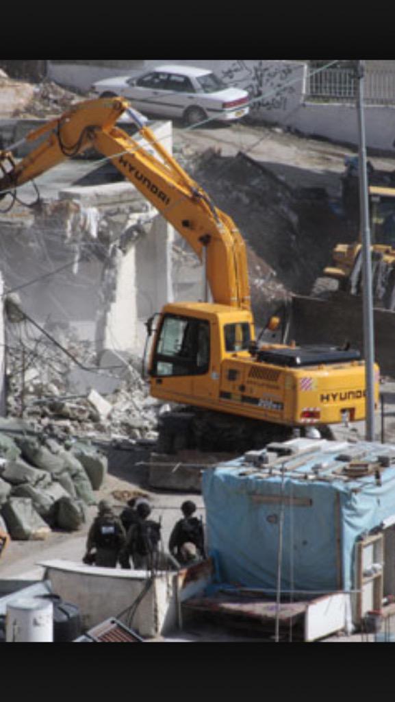 sporadefcb's tweet image. Israeli bulldozers destroys Arab house in ‘Israel’ - Days of Palestine daysofpalestine.com/news/israeli-b… #FreePalestine