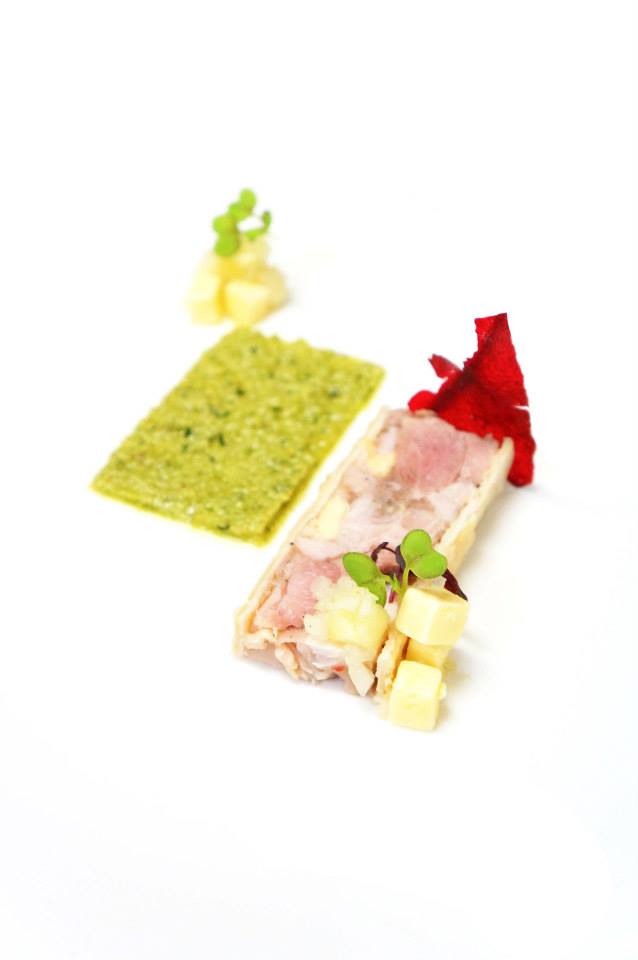 gangstercuisine's tweet photo. CAPON CHICKEN | terrine en croute, aged cheddar &amp; granny smith, beet root, edamame http://t.co/5PYgZul9VH