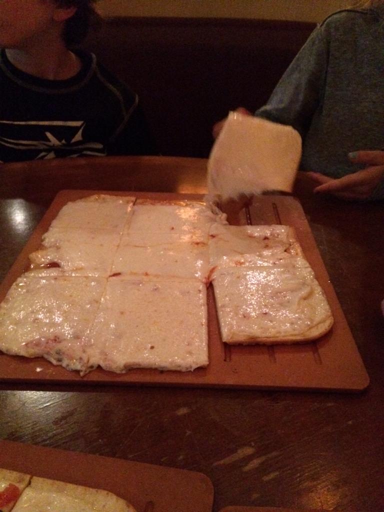 @luckystrikeden #bowling #Denver  #review #5280 #pizza #flatbread terrible, really bad, manager made it right,