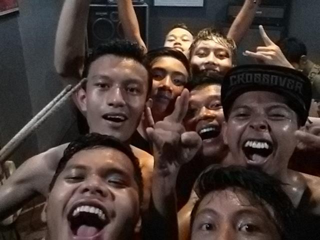 Jamming with <a href="/InvalidOfficial/">I N V A L I D</a> Berkeringat sangat!!