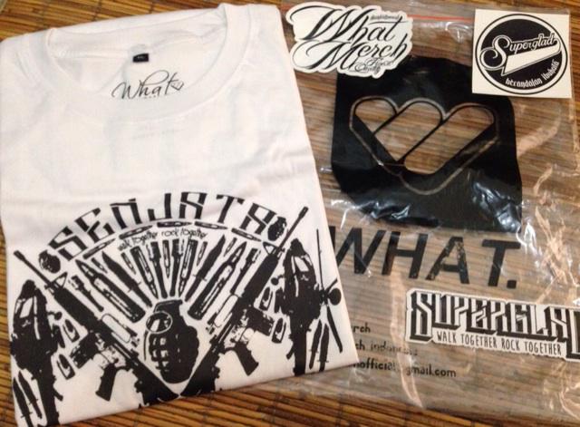Akhirnya punya kaos <a href="/superglad_band/">SUPERGLAD</a> yg baru lagi. Thx @whatmerch :))