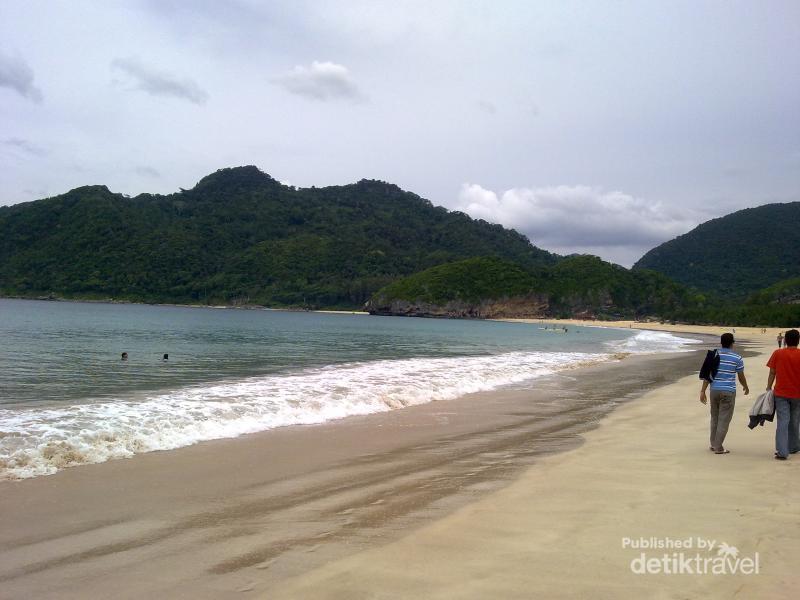 detikcom's tweet photo. Lampu'uk, Pantai Sisa Tsunami yang Tetap Cantik http://t.co/ioTgEe5KWr via @detiktravel http://t.co/mmhJ661ASa