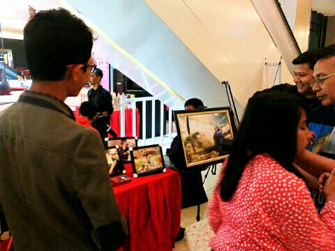 dfixphotography's tweet photo. ini nih dfixholic suasana di stand gallery kita , banyak yang antusias juga loh buat mampir! #Hijabati #OKEH_DFIX http://t.co/S5ESU6t14Q
