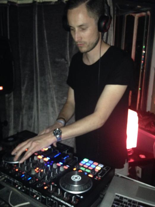 Listening to @Branded_James play some great beats at the shangri-la hotel in Santa Monica. Oh yea-You need to be here