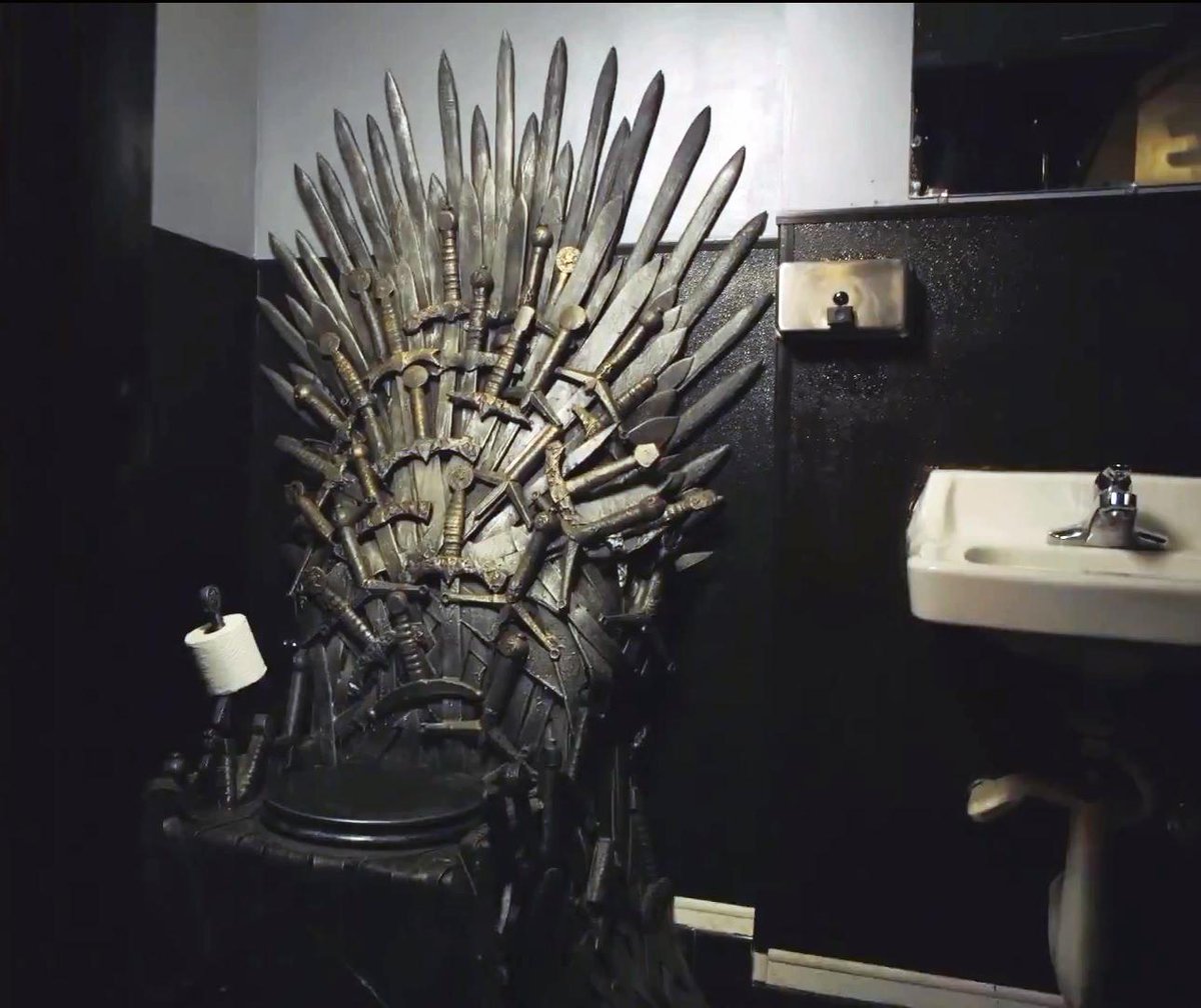 CNET's tweet image. Something's coming, but it sure ain't winter. Iron Throne toilet lets you rule the bathroom cnet.co/1JQZPNg