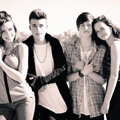 btsot7or0's tweet photo. I WANNA MEET @CrawfordCollins @KirstenCollinsM @WeeklyChris @karismacollins So BAD ILoveYouGuys #collinerforever http://t.co/s3Pslmx4Oe