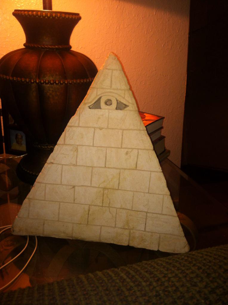 orrangeman's tweet photo. Pyramid I made in ceramics! #alabamaa&amp;m #AAMU http://t.co/m0EuhKJz0q