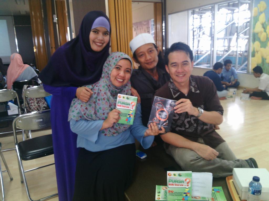 <a href="/IsahKambali/">Join Komunitas IbuDigital.Com</a> :
Kuliah nikah seru with <a href="/AhmadGozali/">Ahmad Gozali</a>  <a href="/DianLutfi/">Lutfi Dian</a> ...  x.com/IsahKambali/st…