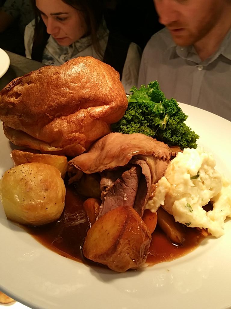 TheDogAndFox's tweet photo. Our lovely #catchoftheday is hake today, or come for one of our #famous #roasts with massive #yorkies @TheDogAndFox http://t.co/wUsZHdSijI