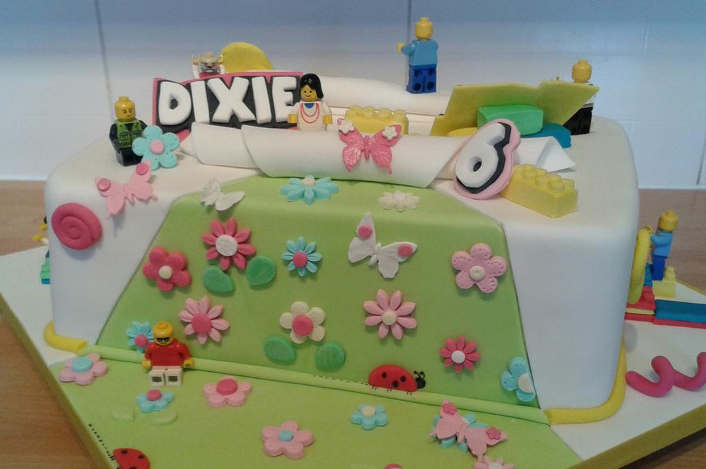 kcbish75's tweet photo. #lego #cake 2 for 1!!!! http://t.co/2nXBJ4xSeX