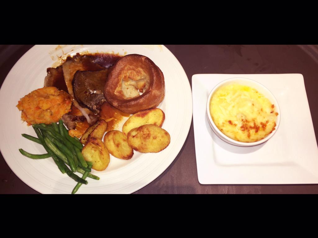 tt_solway's tweet photo. perfect dish for a Sunday. Roast dinner with cauliflower upgrade.YUM!😍 @dianer06 @WeAreSUGM @alastairhope @tt_solway http://t.co/YLFBg1kj6y