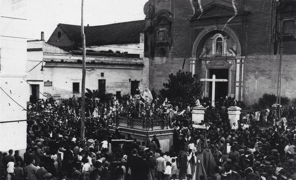 trianalemana's tweet photo. ¡El tamaño del fícus de la calle San Jacinto!
@hdadlaestrella: #Fotosconhistoria.
https://t.co/Mq4OHeRETQ http://t.co/Xoe4ZjlR4e