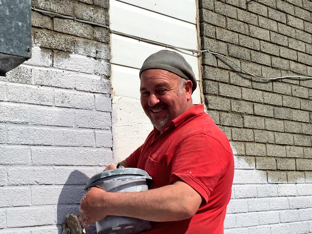 DafenWelfareCC's tweet photo. Benny Hill on the paint! #RobEvs http://t.co/6ls8Wk3MYu