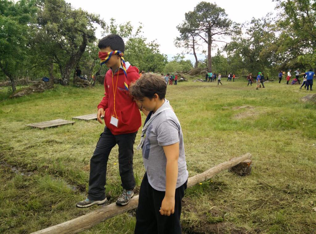 scouts_edm's tweet photo. Sin parar,siguen las actividades! aprendemos sobre discapacidad física #aprenderhaciendo en #intersEdM #intertropas http://t.co/MjmvSt3WSe