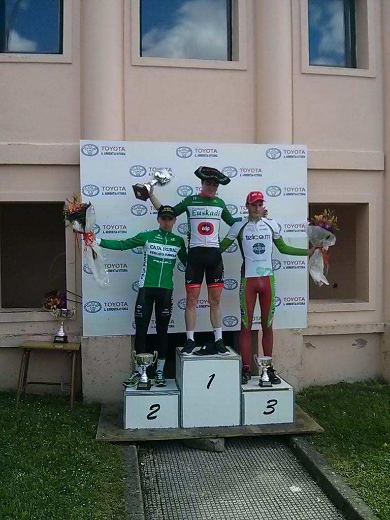 PCDuranaTE's tweet photo. Podium de la 47 edición del Trofeo Eusebio Velez http://t.co/9zJvMuN42Q